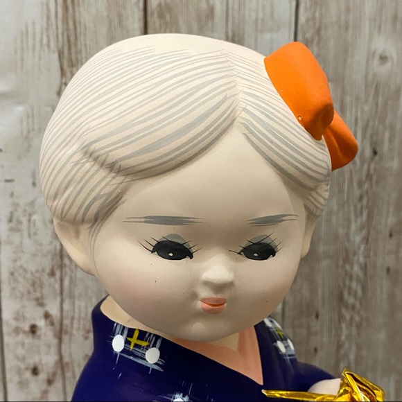 Hakata Geisha Doll Kneeling with Origami Figurine - Picture 8 of 13